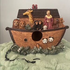 Noah's Ark decorative birdhouse with chain for hanging